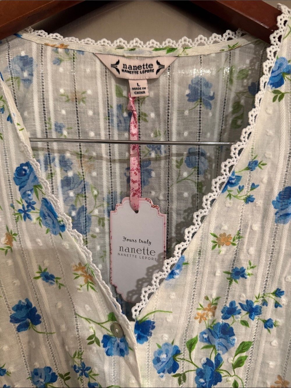 Nanette Lepore White Blouse with Blue Floral Print size L NWT - Picture 3 of 5